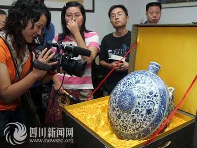 明代永樂(lè)官窯極品現(xiàn)蓉城 專家估價(jià)過(guò)億(圖)
