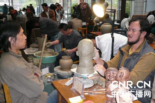 中國陶瓷琉璃藝術大賽在陶琉之都濟南開幕