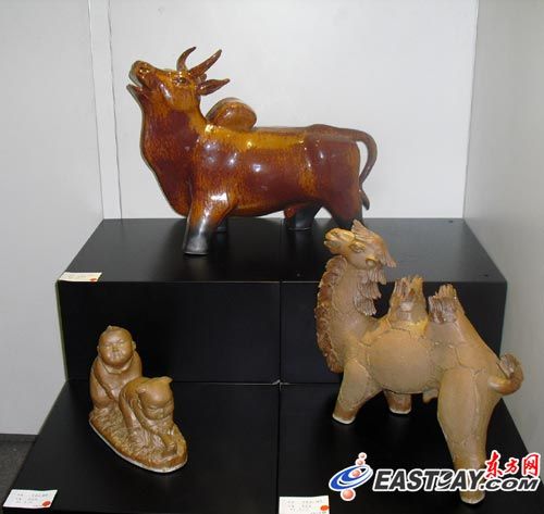 藝博會(huì)上周國(guó)楨展品,都已貼上紅點(diǎn)