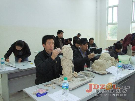 景德鎮(zhèn):第三屆江西省工藝美術家評審活動進入第二階段現(xiàn)場創(chuàng)作