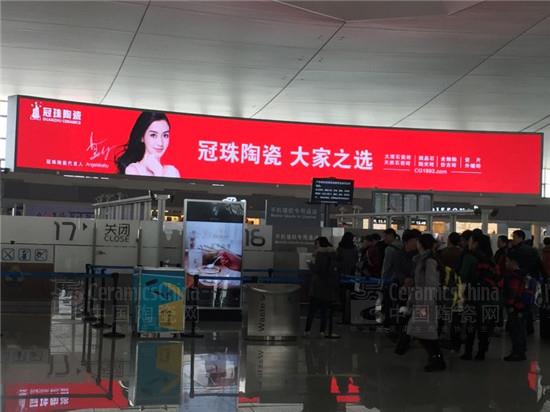 在南京機(jī)場(chǎng)我們看到青春活力的女神Angelababy的平面形象
