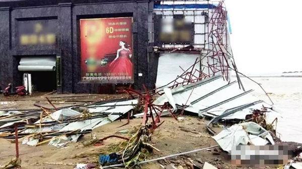 河北某陶瓷企業(yè)被暴風雨刮毀的展廳
