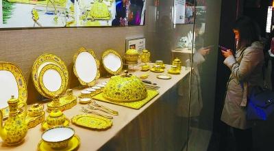 “絲路國宴” 水韻藍(lán)餐瓷亮相