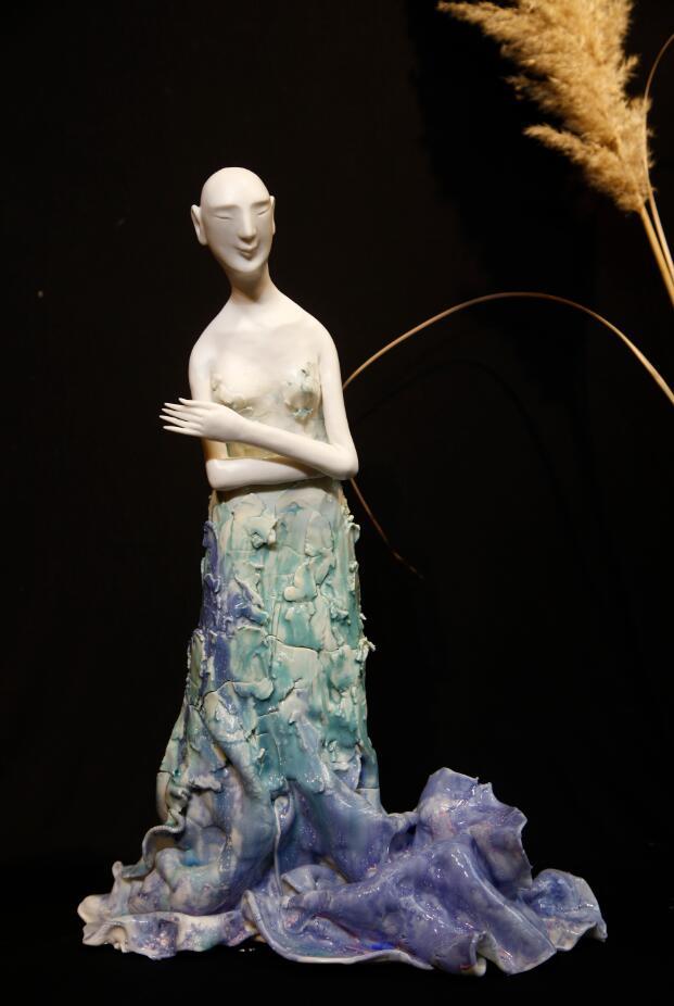 獨(dú)白——吳苗羽陶瓷藝術(shù)作品展在廣州白云機(jī)場(chǎng)開(kāi)幕