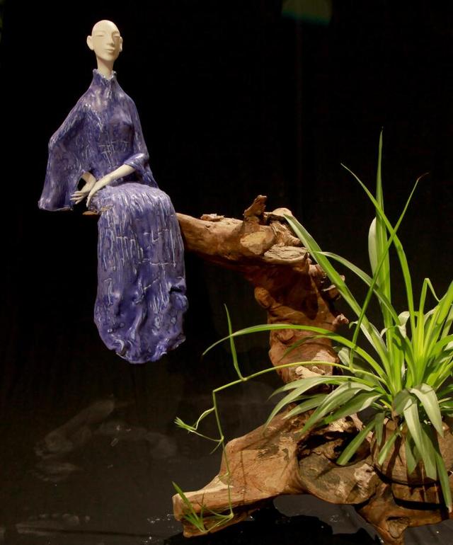 獨(dú)白——吳苗羽陶瓷藝術(shù)作品展在廣州白云機(jī)場(chǎng)開(kāi)幕