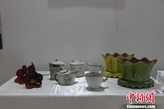 瑞典陶瓷藝術(shù)家的作品!≡鴿 攝 瑞典陶瓷藝術(shù)家的作品。 曾潔 攝